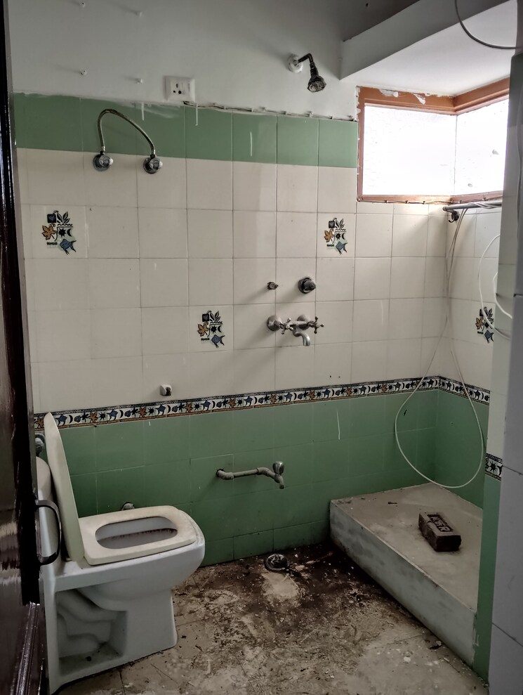 Bathroom, sector 16 3 Bedroom 2250 Sq.Ft. Builder Floor In Sector 16 Faridabad 9807459