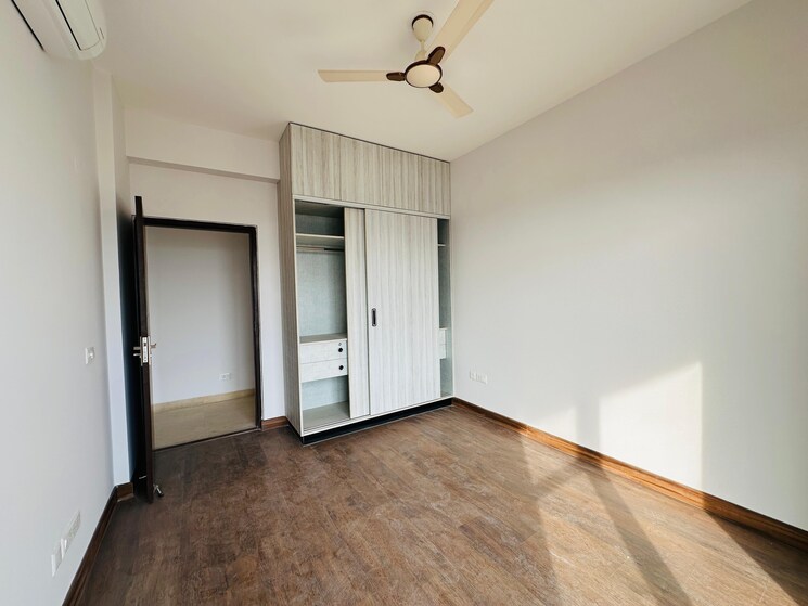 Room, puri-anand-villas-phase-ii 3 Bedroom 1940 Sq.Ft. Apartment In Sector 81 Faridabad 9807475