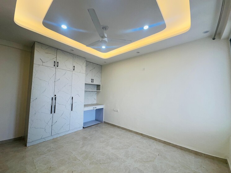 Cover Image, omaxe-royal-residency-faridabad 3 Bedroom 1925 Sq.Ft. Apartment In Sector 79 Faridabad 9807511