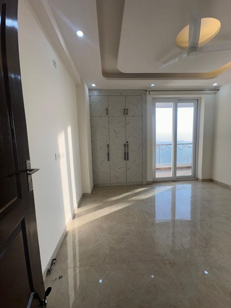 undefined, omaxe-royal-residency-faridabad 3 Bedroom 1925 Sq.Ft. Apartment In Sector 79 Faridabad 9807511