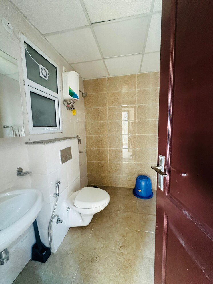 Bathroom, omaxe-royal-residency-faridabad 3 Bedroom 1925 Sq.Ft. Apartment In Sector 79 Faridabad 9807511