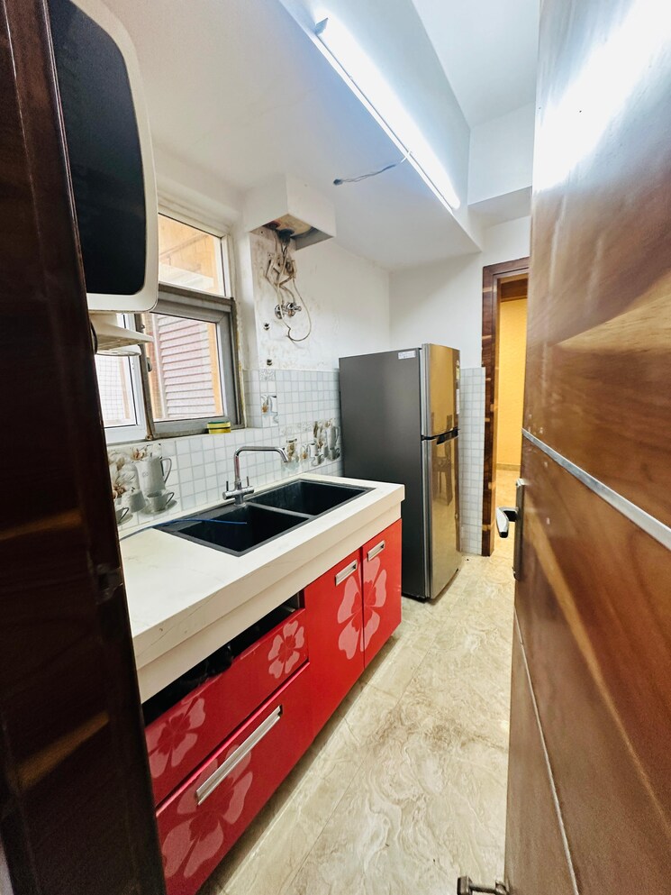 Kitchen, bptp-park-grandeura 3.5 Bedroom 2032 Sq.Ft. Apartment In Sector 82 Faridabad 9807527