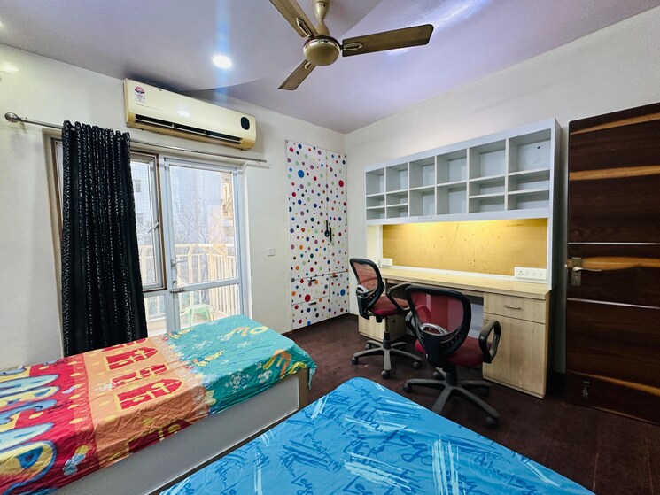 Bedroom, bptp-park-grandeura 3.5 Bedroom 2032 Sq.Ft. Apartment In Sector 82 Faridabad 9807527