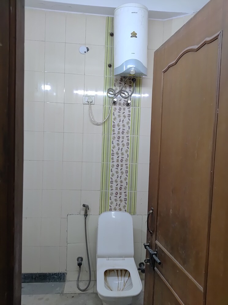 Bathroom, rwa-apartments-sector-47 2 Bedroom 112 Sq.Mt. Builder Floor In Sector 47 Noida 9807552