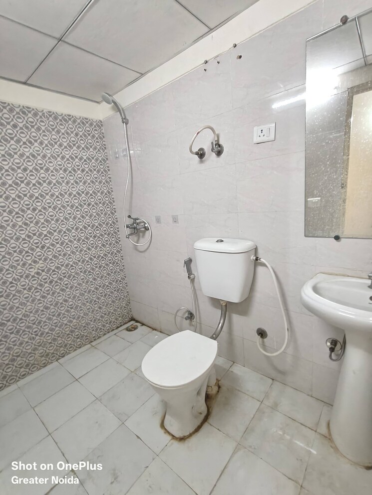Bathroom, gaur-city-2-14th-avenue 1 RK 450 Sq.Ft. Apartment In Sector 16c Greater Noida Greater Noida 9807559