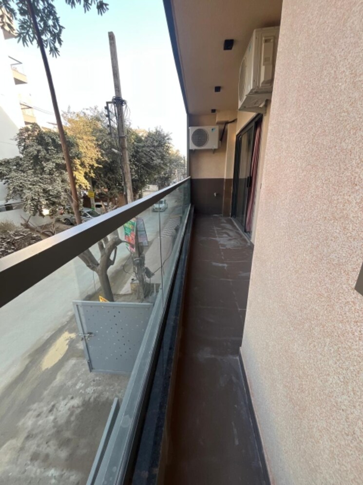 Balcony, minarch-tower 1 RK 380 Sq.Ft. Builder Floor In Sector 44 Gurgaon 9807574