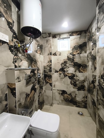 3 BHK Builder Floor for Sale in Chattarpur, Delhi