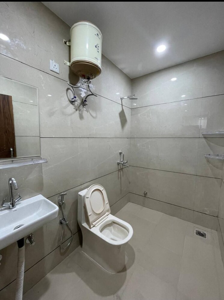 Bathroom, saket 1 RK 300 Sq.Ft. Apartment In Saket Delhi 9807699
