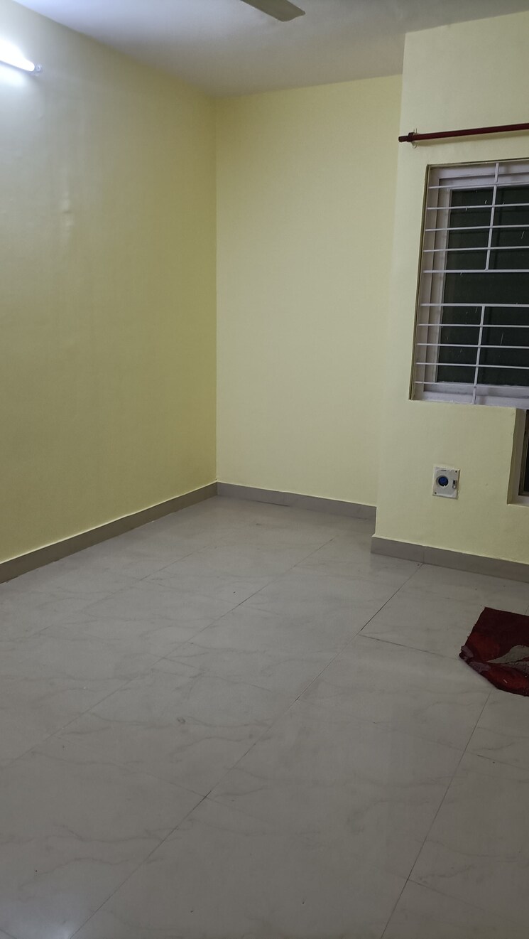 Room, gomti nagar 3 Bedroom 1600 Sq.Ft. Apartment In Gomti Nagar Lucknow 9807798