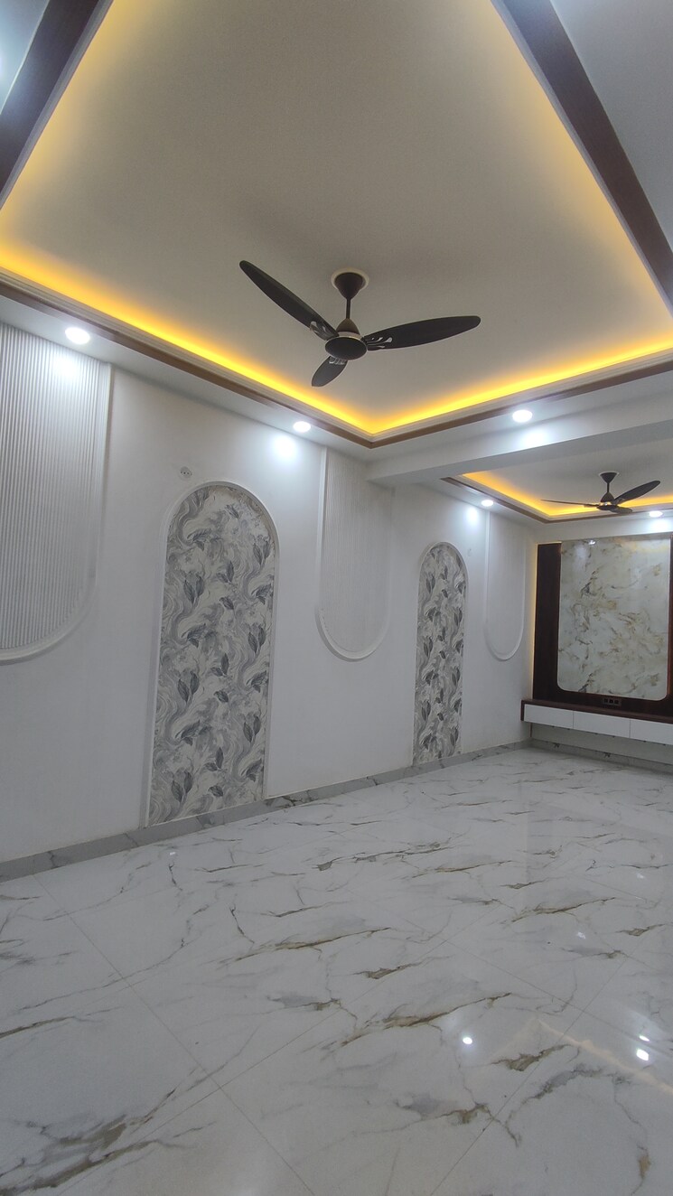 Living Room, sector 73 3 Bedroom 1450 Sq.Ft. Apartment In Sector 73 Noida 9807955