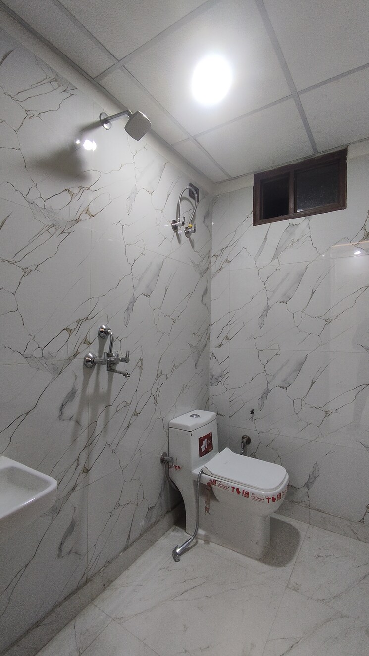Bathroom, sector 73 3 Bedroom 1450 Sq.Ft. Apartment In Sector 73 Noida 9807955