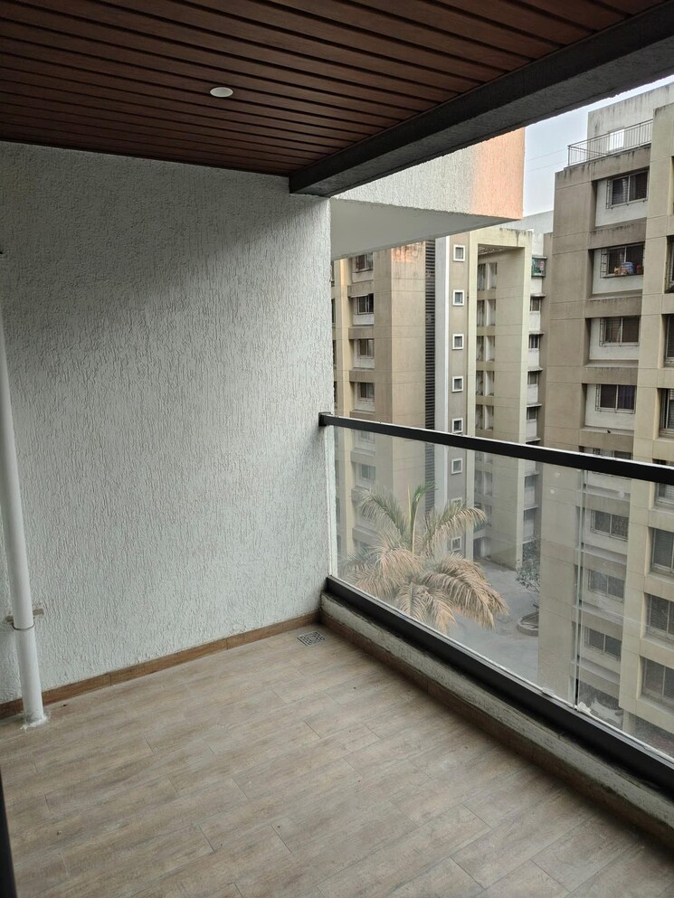 Balcony, majestique-signature-towers 2 Bedroom 1108 Sq.Ft. Apartment In Balewadi Pune 9808022