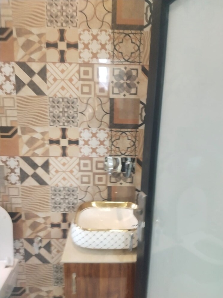 Bathroom, sector 56 1.5 Bedroom 1250 Sq.Ft. Independent House In Sector 56 Noida 9808111