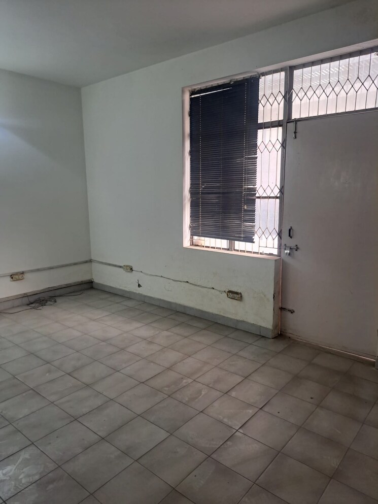 Room, rwa-apartments-sector-41 6 Bedroom 180 Sq.Mt. Villa In Sector 41 Noida 9808112