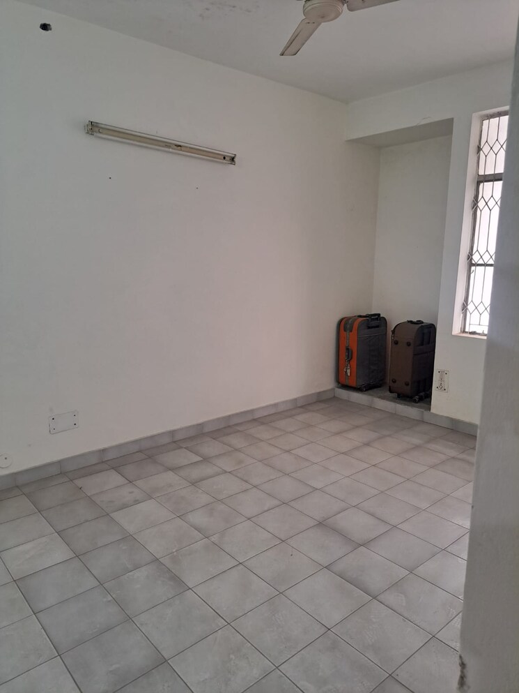 Room, rwa-apartments-sector-41 6 Bedroom 180 Sq.Mt. Villa In Sector 41 Noida 9808112