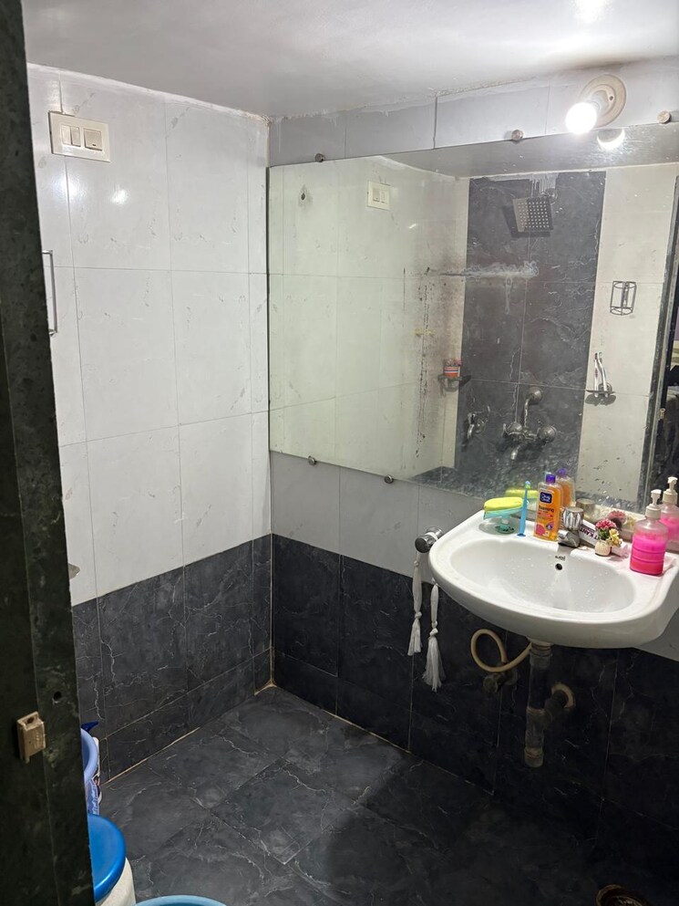 Bathroom, khadakpada 2 Bedroom 1060 Sq.Ft. Apartment In Khadakpada Thane 9808132
