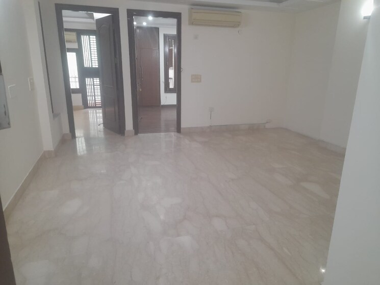 Cover Image, kailash colony 3 Bedroom 160 Sq.Yd. Builder Floor In Kailash Colony Delhi 9808139