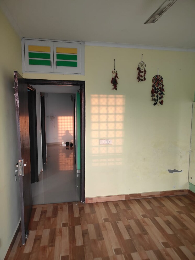 Room, sector 26 6+ Bedroom 162 Sq.Mt. Villa In Sector 26 Noida 9808199