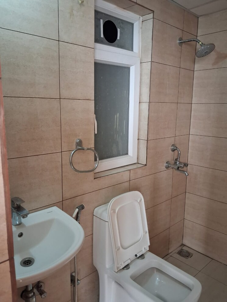 Bathroom, tata-eureka-park 2 Bedroom 1100 Sq.Ft. Apartment In Sector 150 Noida 9808214