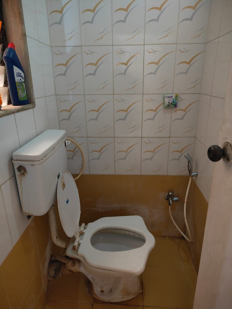 Bathroom, balaji-enclave-kandivali-east 1 Bedroom 450 Sq.Ft. Apartment In Kandivali East Mumbai 9808331