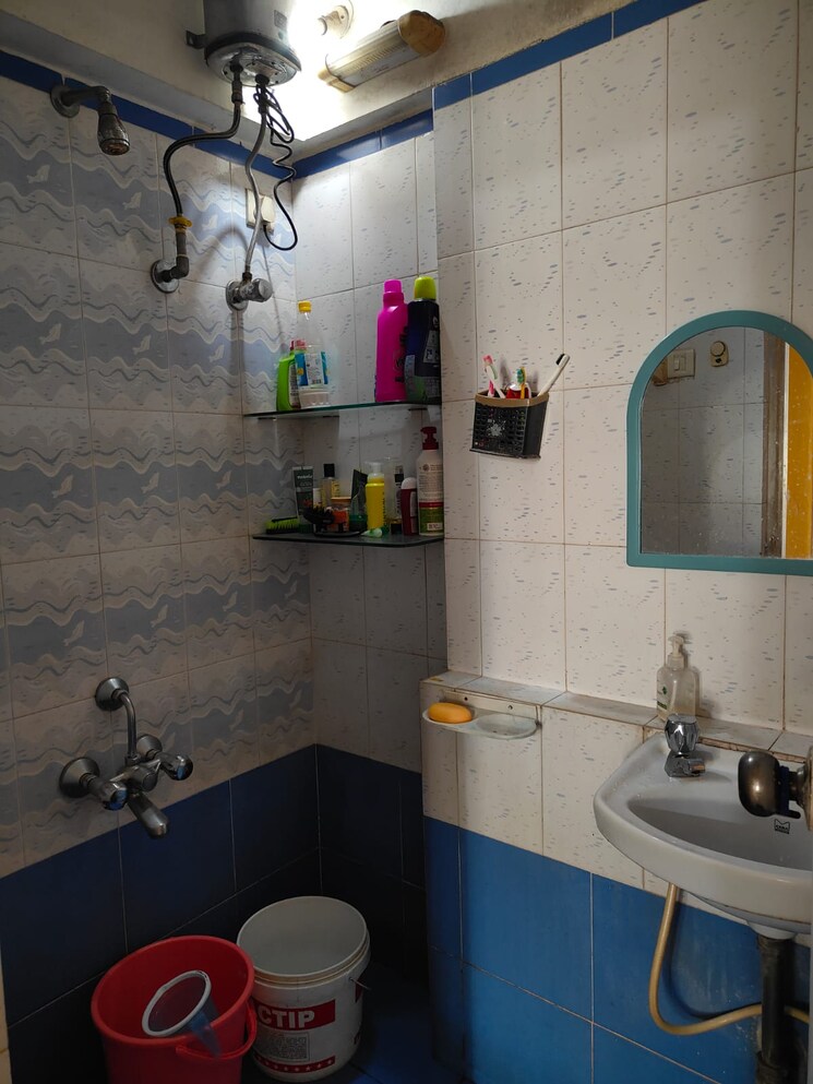 Bathroom, balaji-enclave-kandivali-east 1 Bedroom 450 Sq.Ft. Apartment In Kandivali East Mumbai 9808331