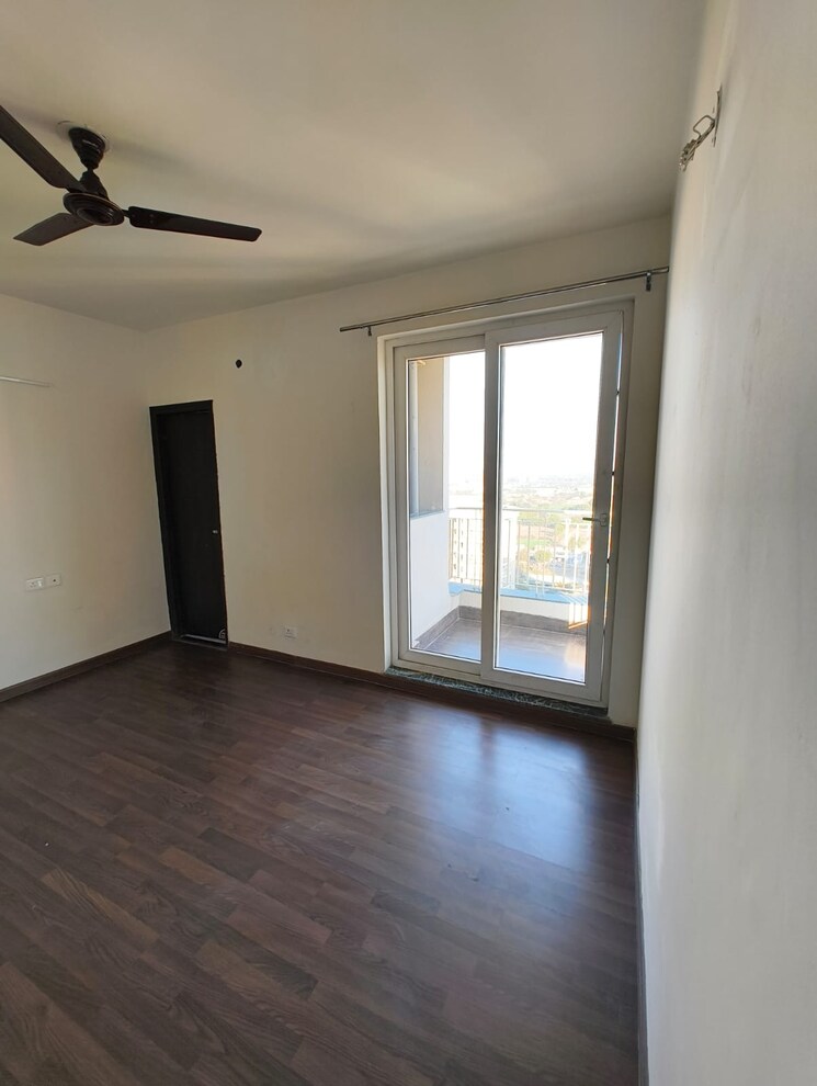 Room, bptp-discovery-park 3 Bedroom 1625 Sq.Ft. Apartment In Sector 80 Faridabad 9808365