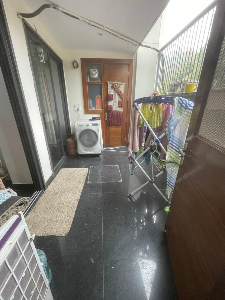 Balcony, sector 51 1 Bedroom 745 Sq.Ft. Builder Floor In Sector 51 Gurgaon 9808554