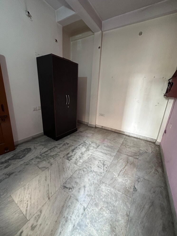 Room, gomti nagar 2 Bedroom 800 Sq.Ft. Independent House In Gomti Nagar Lucknow 9808671
