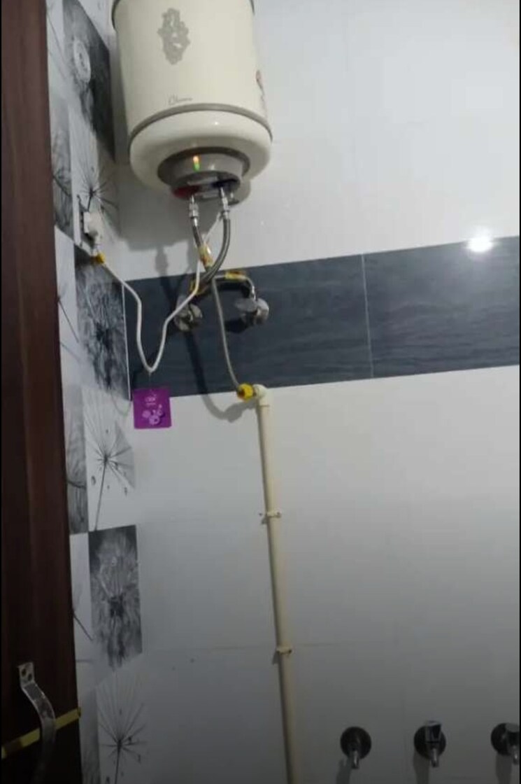 Bathroom, gomti nagar 3 Bedroom 1800 Sq.Ft. Apartment In Gomti Nagar Lucknow 9808720