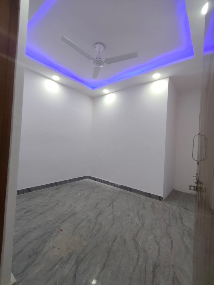 Room, govindpuri 2 Bedroom 65 Sq.Yd. Builder Floor In Govindpuri Delhi 9808764