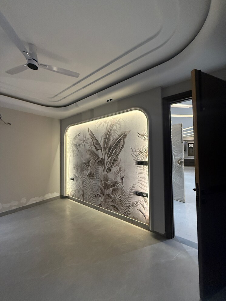 Room, sector 85 4 Bedroom 327 Sq.Yd. Builder Floor In Sector 85 Faridabad 9808836