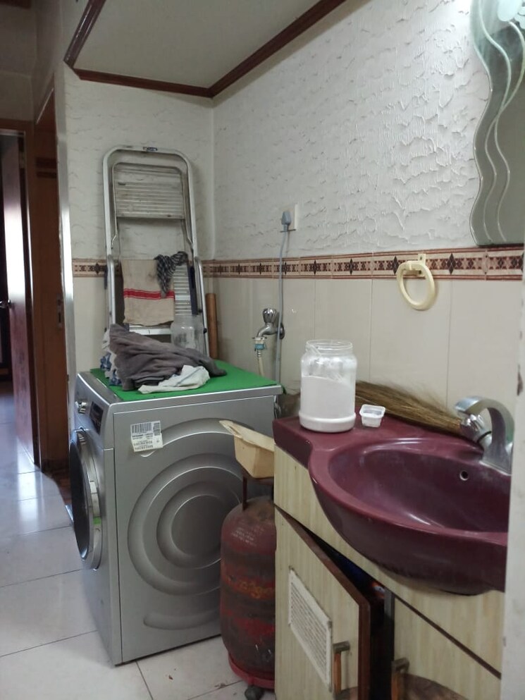 Bathroom, vastushodh-cavansite 3 Bedroom 1256 Sq.Ft. Apartment In Warje Pune 9808783