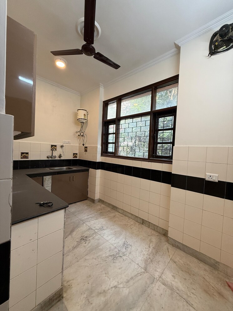 Kitchen, white-town-house 3 Bedroom 2000 Sq.Ft. Builder Floor In Dlf City Phase 3 Gurgaon 9808865