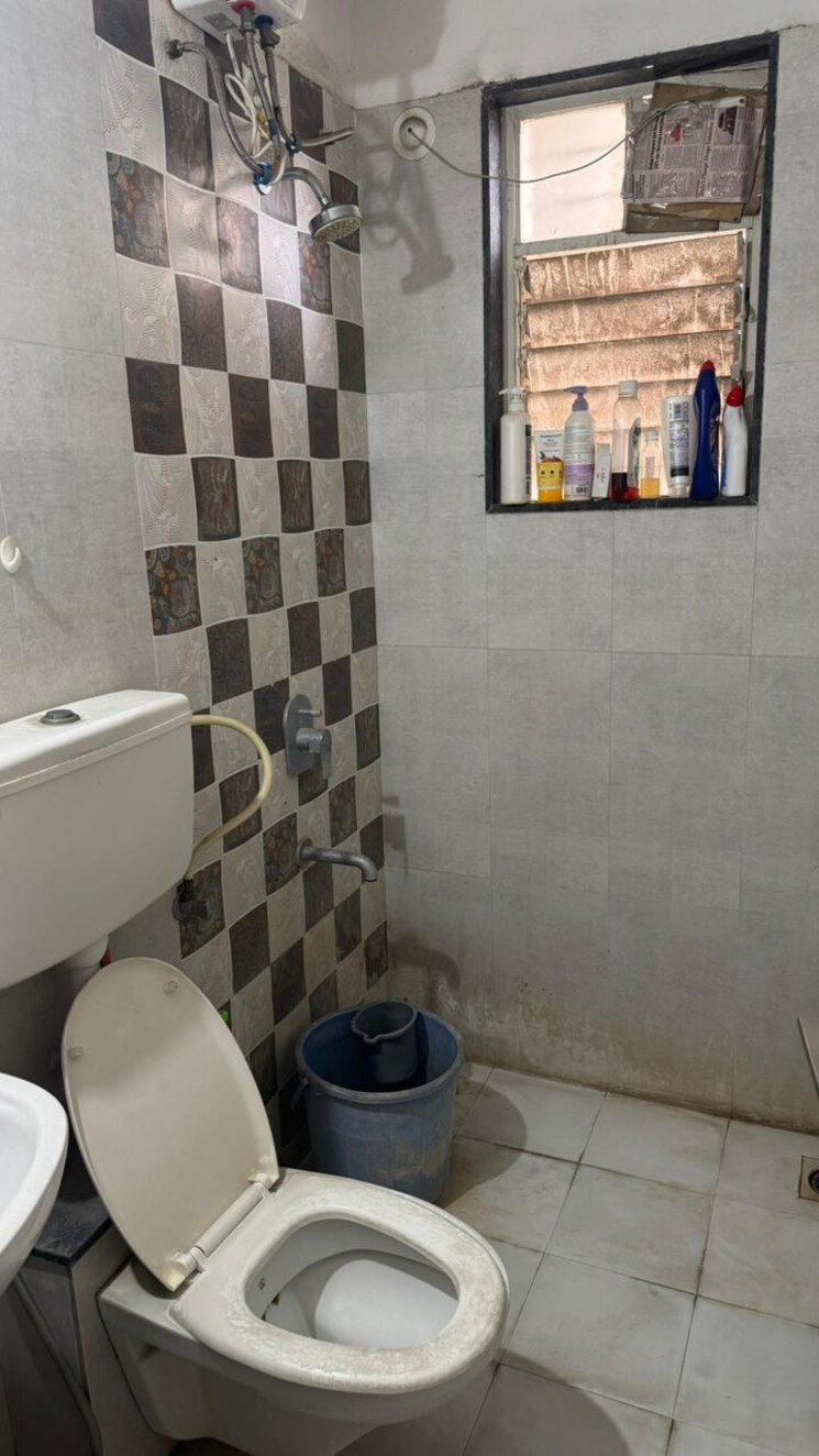 Bathroom, mont-vert-vivant 2 Bedroom 758 Sq.Ft. Apartment In Wakad Pune 9808889