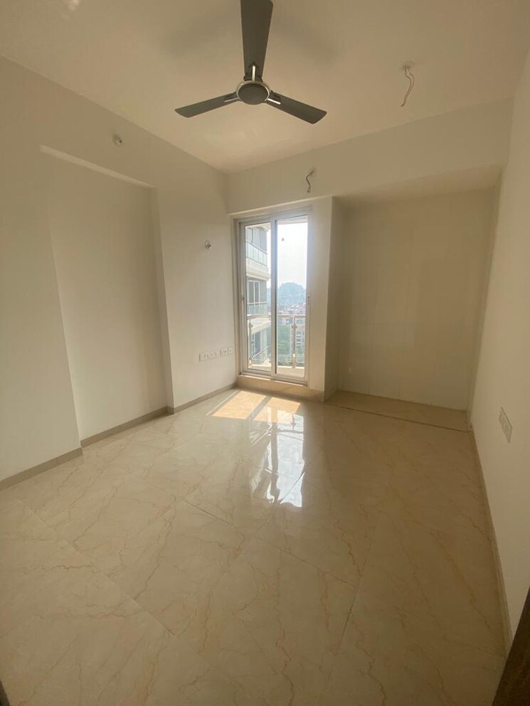 Room, rosa-manhattan 3 Bedroom 990 Sq.Ft. Apartment In Ghodbunder Road Thane 9809066