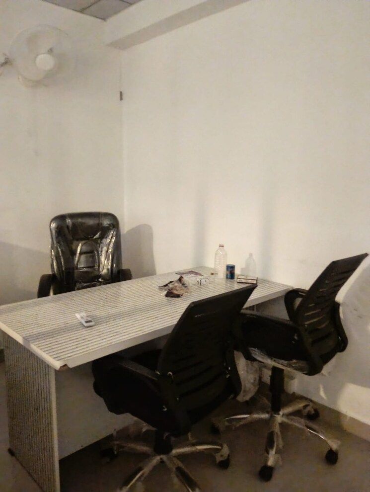 Team Area, gaur-city-mall Commercial Office Space 350 Sq.Ft. In Sector 4 Greater Noida Greater Noida 9809092