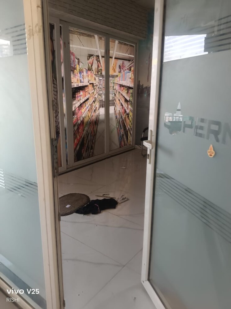 undefined, gaur-city-mall Commercial Office Space 1500 Sq.Ft. In Sector 4 Greater Noida Greater Noida 9809098