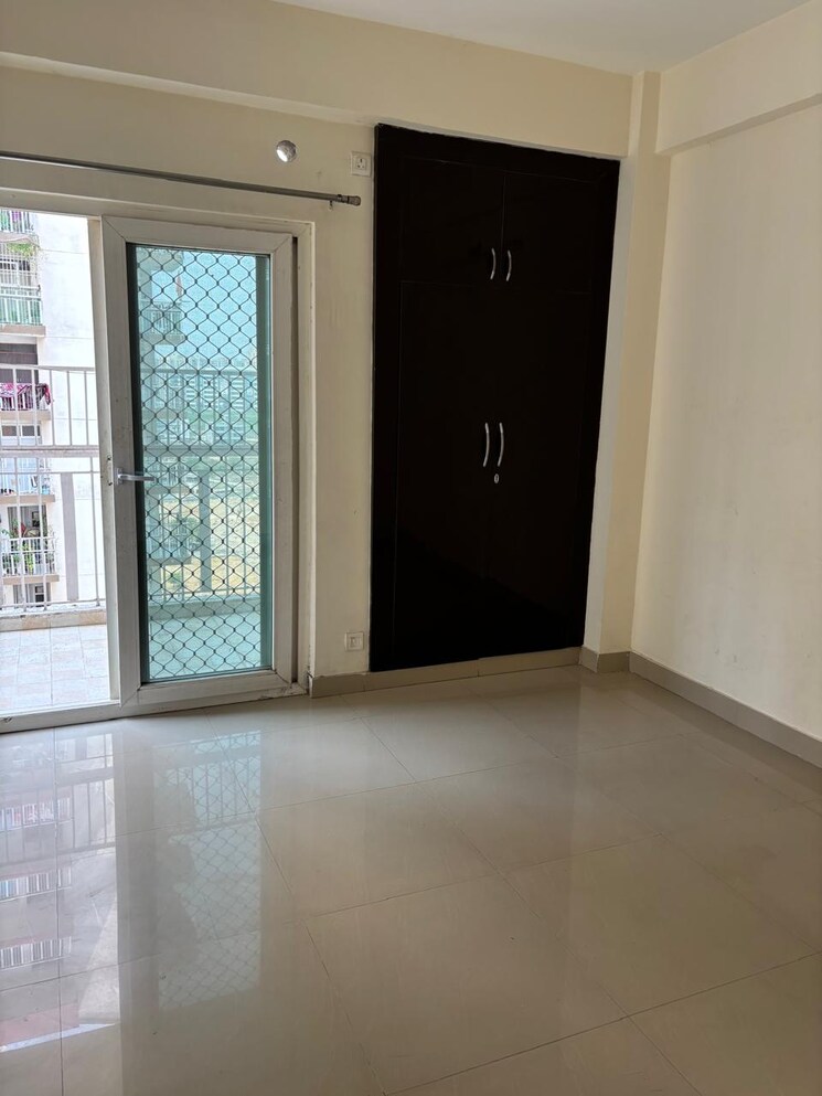 Floor Plan, gaur-city-mall Commercial Office Space 1500 Sq.Ft. In Sector 4 Greater Noida Greater Noida 9809098