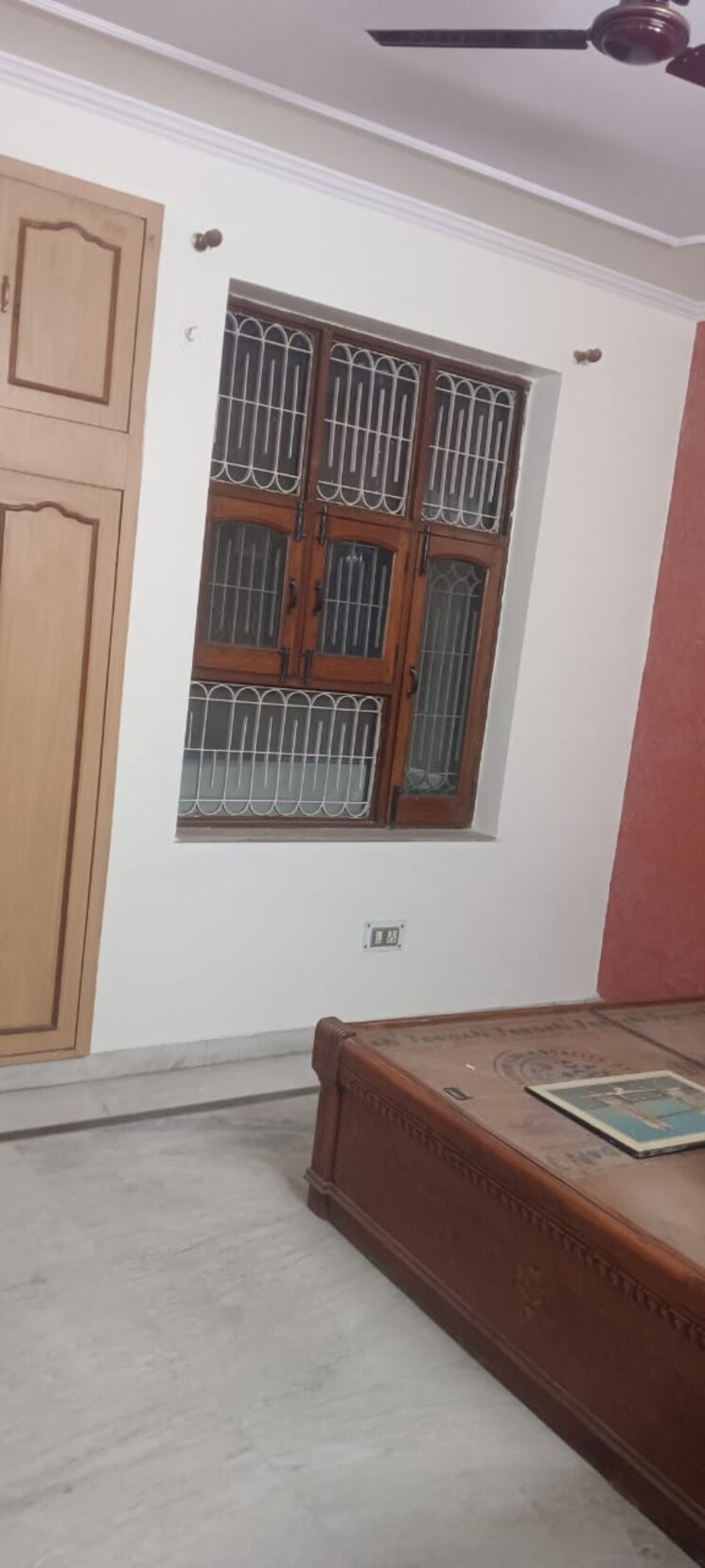 undefined, sector 55 3 Bedroom 3250 Sq.Ft. Independent House In Sector 55 Noida 9809126