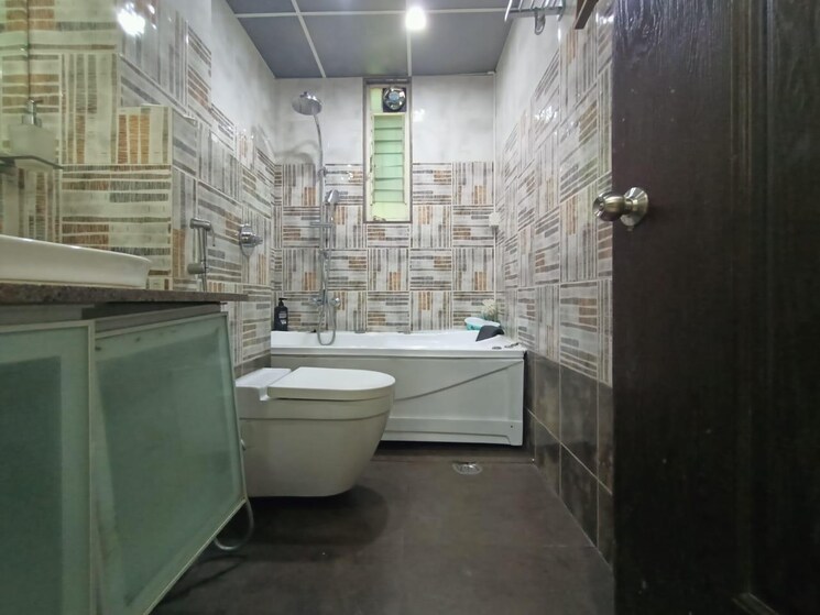 Bathroom, akshay-garden-apartment 2 Bedroom 830 Sq.Ft. Apartment In Dhankawadi Pune 9809166