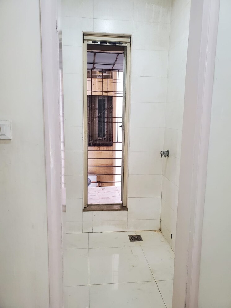 Bathroom, cosmos-jewels 2 Bedroom 895 Sq.Ft. Apartment In Ghodbunder Road Thane 9809248