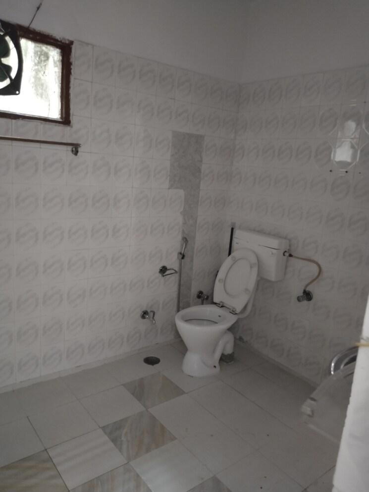 Bathroom, gomti nagar 3 Bedroom 2800 Sq.Ft. Builder Floor In Gomti Nagar Lucknow 9809277