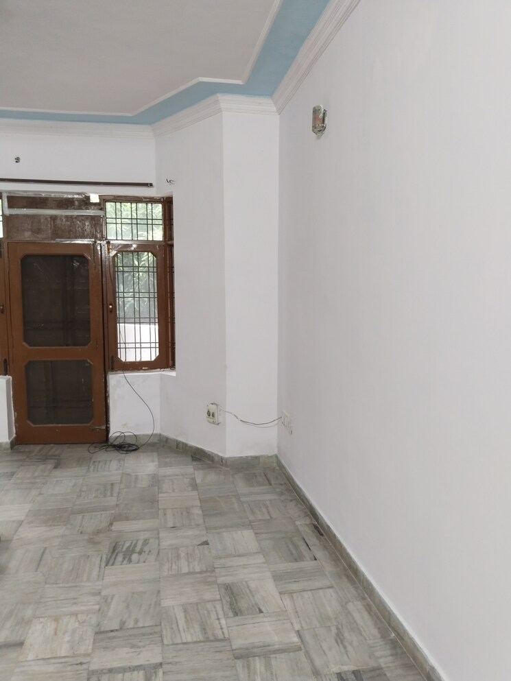 Room, gomti nagar 3 Bedroom 2800 Sq.Ft. Builder Floor In Gomti Nagar Lucknow 9809277