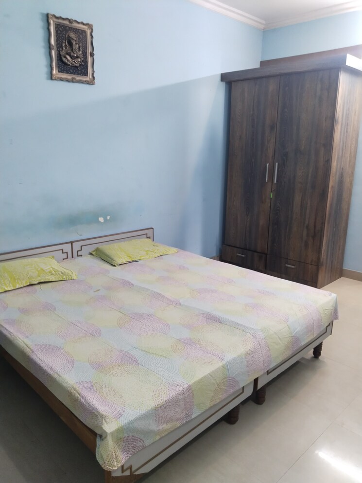 Bedroom, gomti nagar 1 RK 300 Sq.Ft. Builder Floor In Gomti Nagar Lucknow 9809330