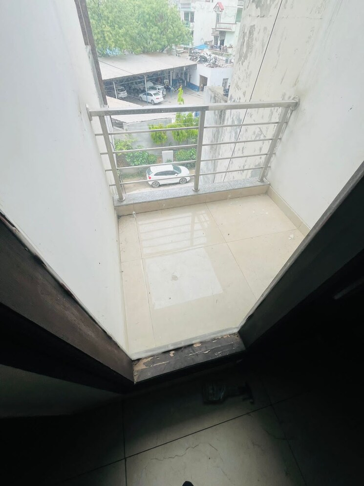 undefined, sector 52 3 Bedroom 2344 Sq.Ft. Builder Floor In Sector 52 Gurgaon 9809333