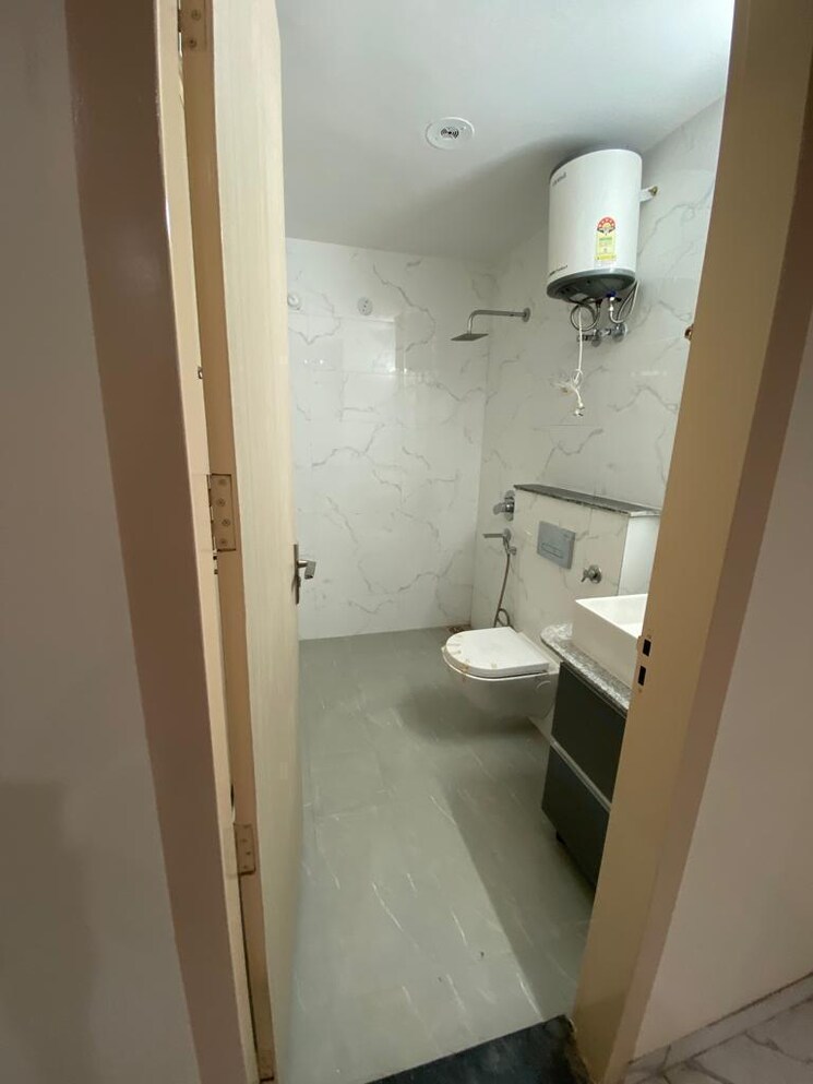 Bathroom, sushant-vyapaar-kendra 2 Bedroom 1250 Sq.Ft. Builder Floor In Sector 43 Gurgaon 9809357