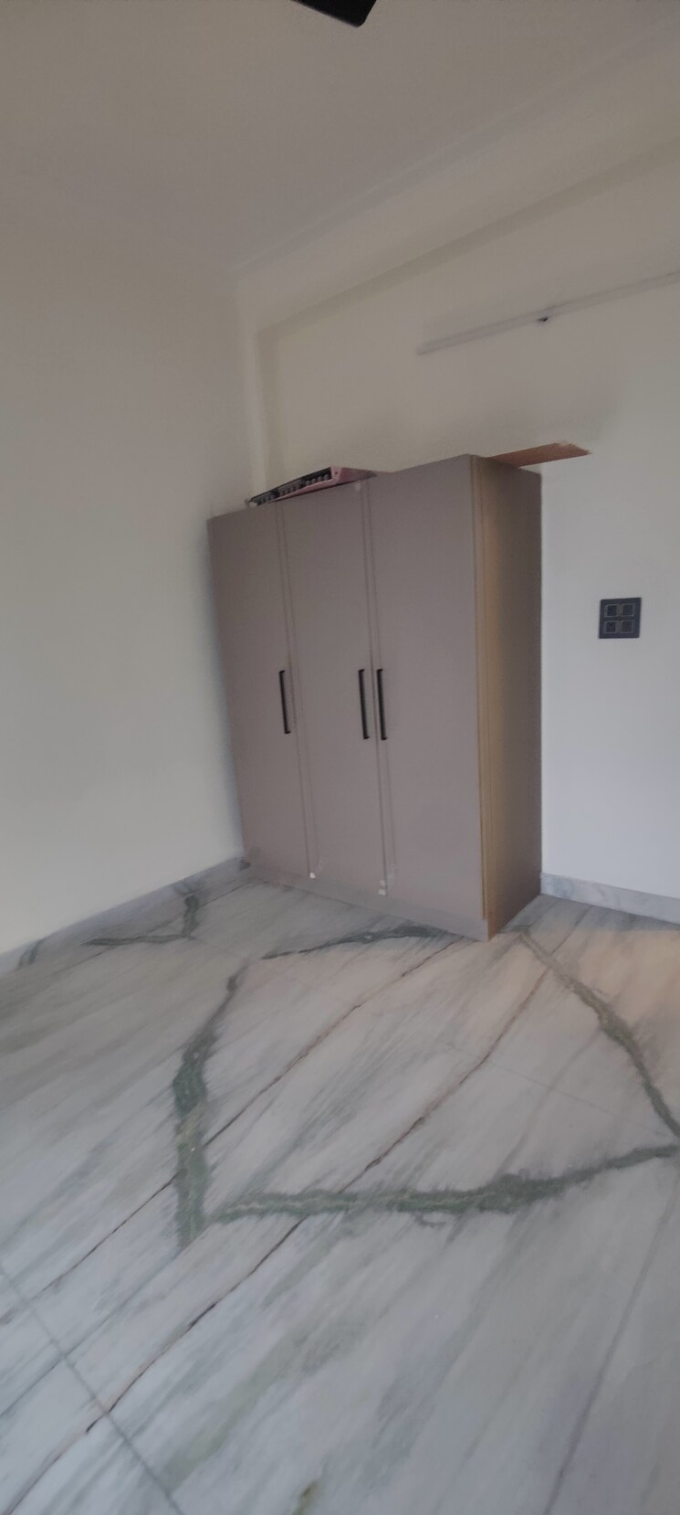 Room, green fields colony 3 Bedroom 1300 Sq.Ft. Builder Floor In Green Fields Colony Faridabad 9243706