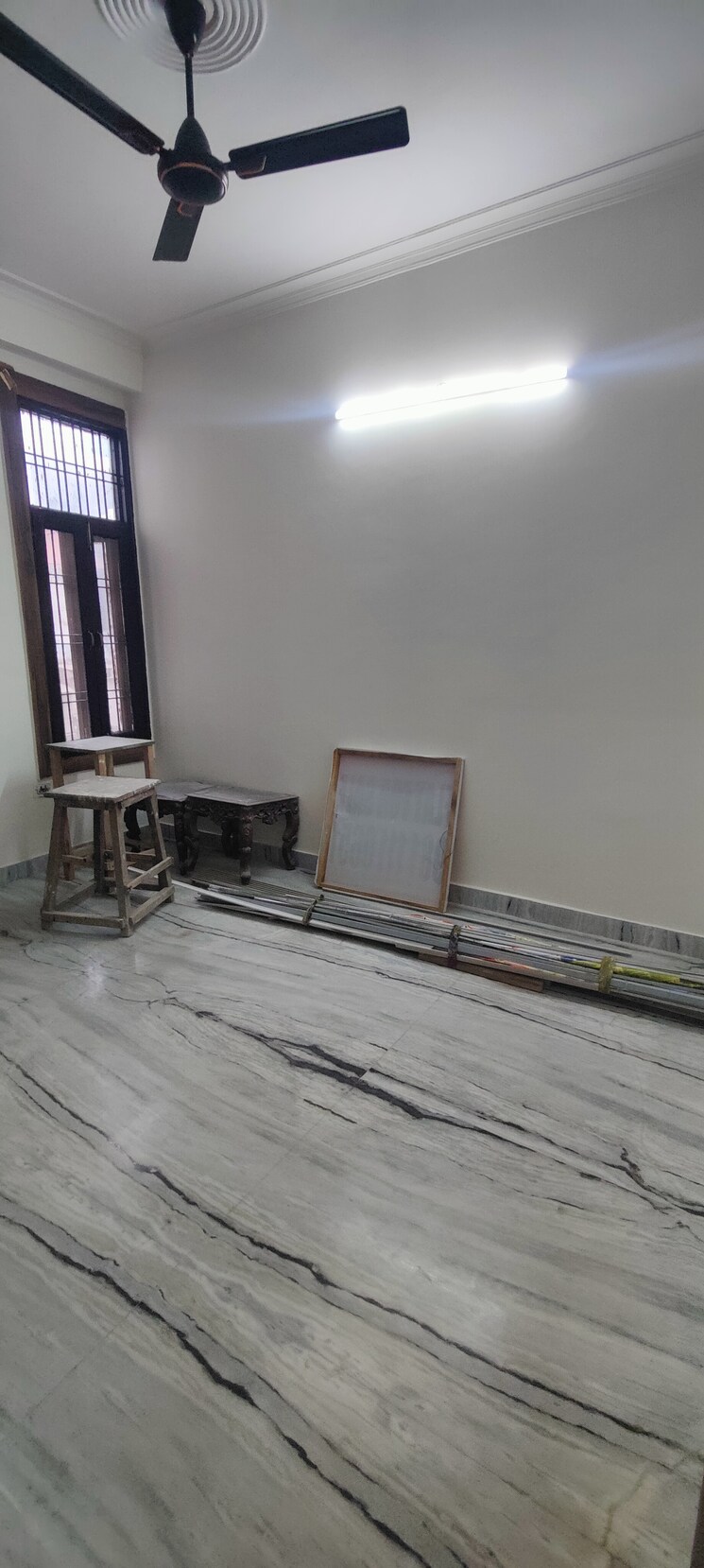 Room, green fields colony 3 Bedroom 1300 Sq.Ft. Builder Floor In Green Fields Colony Faridabad 9243706