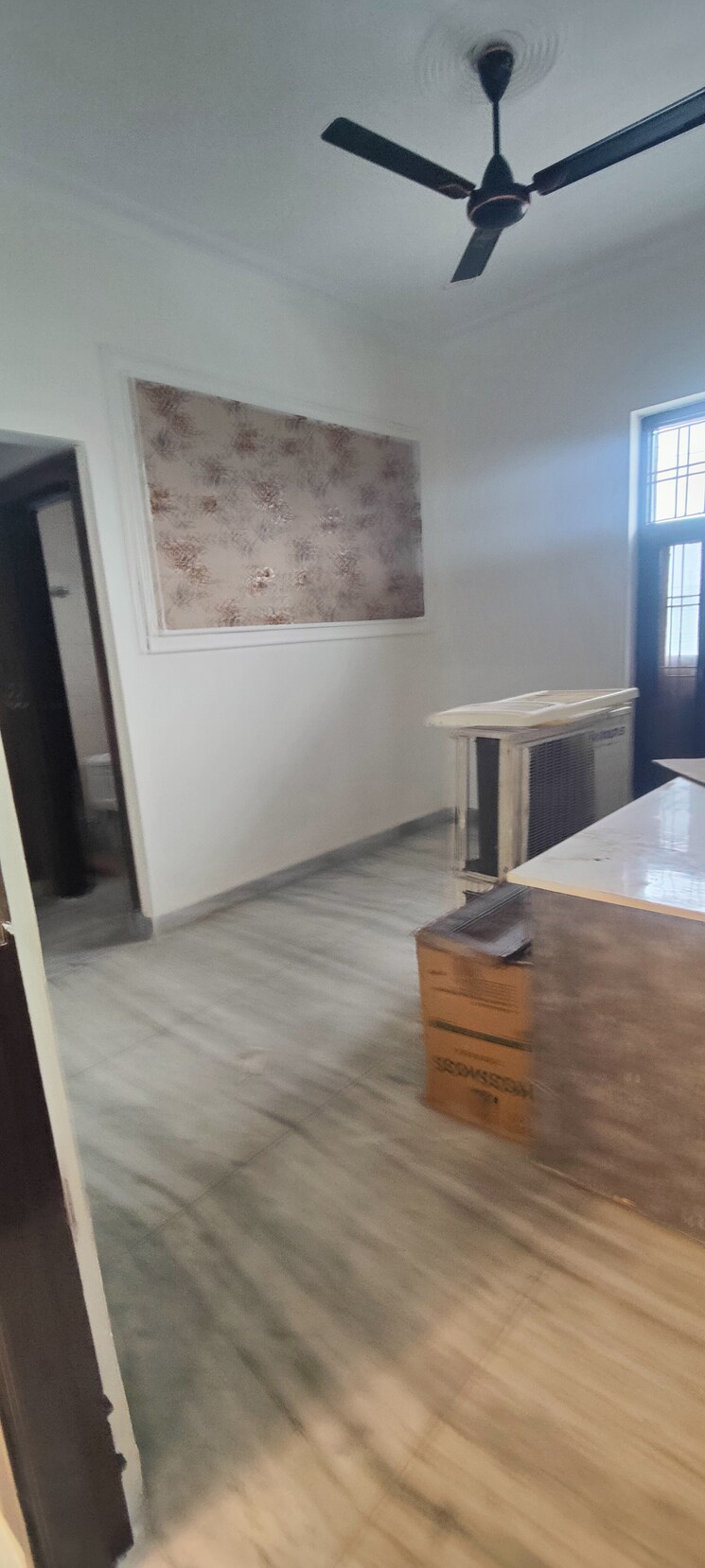 Room, green fields colony 3 Bedroom 1300 Sq.Ft. Builder Floor In Green Fields Colony Faridabad 9243706