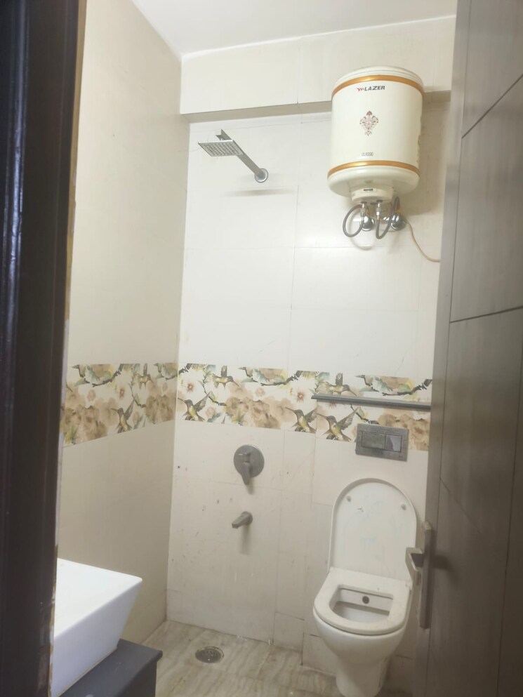 Bathroom, saket 3 Bedroom 1400 Sq.Ft. Builder Floor In Saket Delhi 9809520